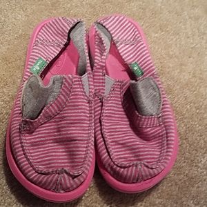 Sanuk shoes
